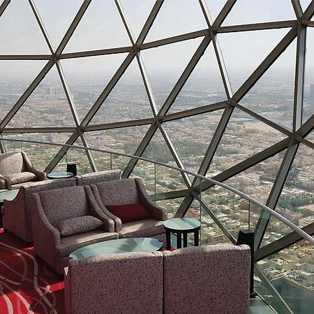 알 파이살리아 호텔 리야드 외부 사진 The 360° view from the lounge