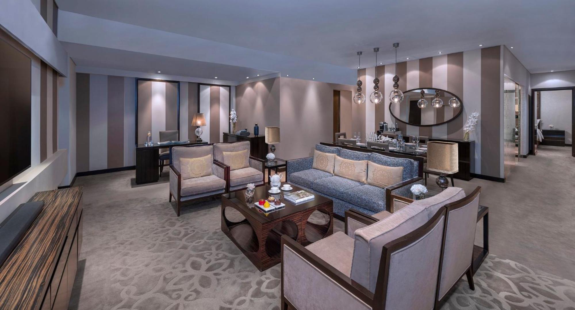 알 파이살리아 호텔 리야드 외부 사진 The Club Lounge at the Conrad Hong Kong