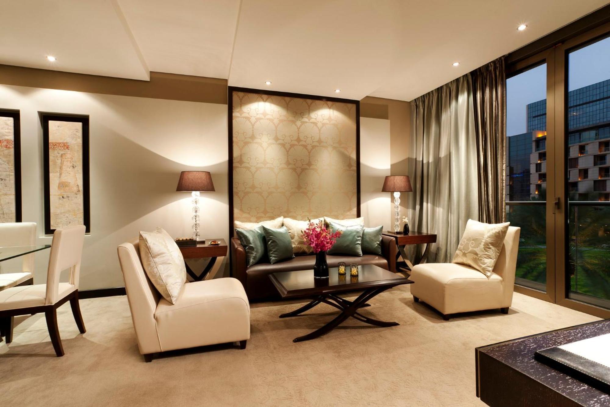 알 파이살리아 호텔 리야드 외부 사진 A living room in a typical apartment