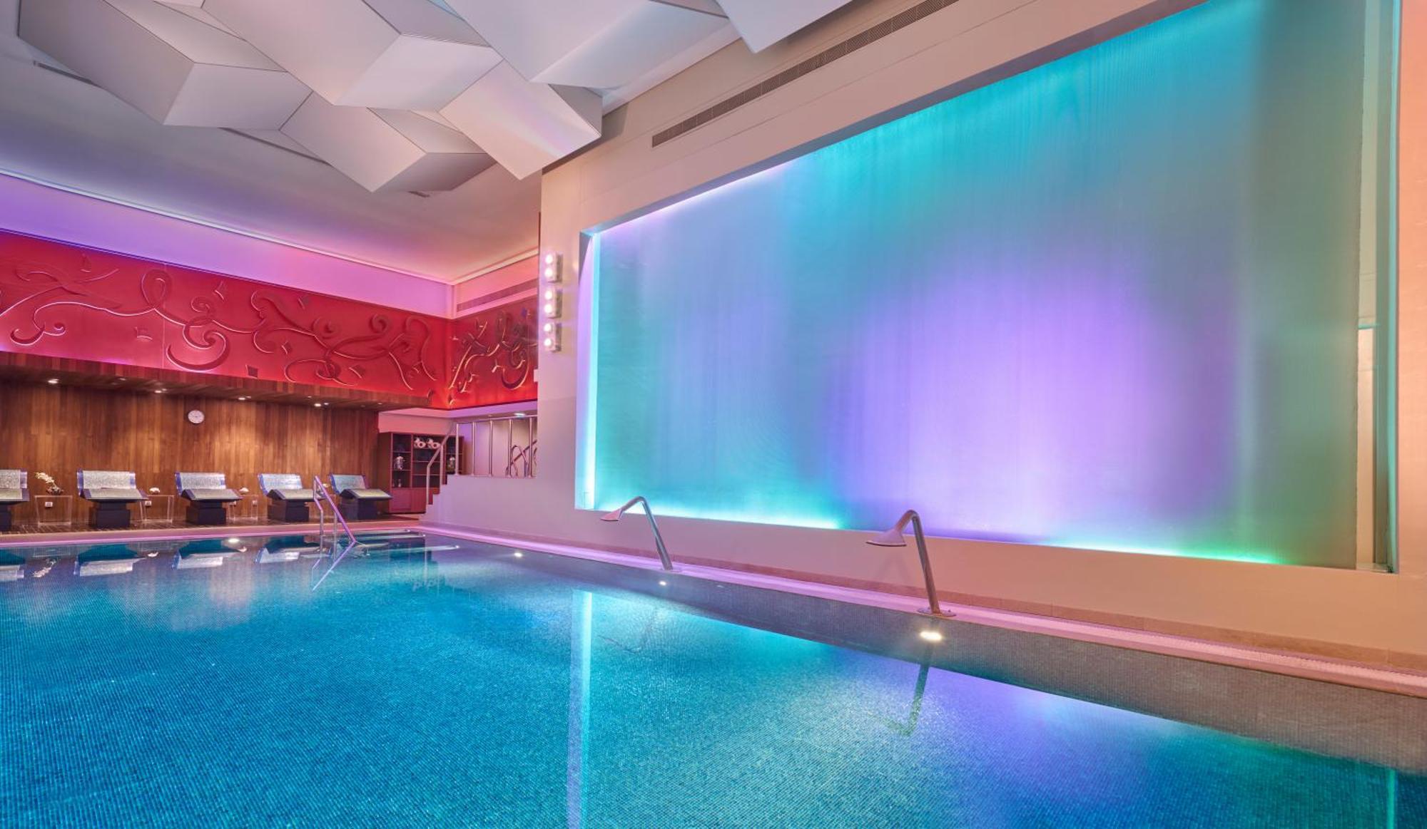 알 파이살리아 호텔 리야드 외부 사진 The pool at the Mandarin Oriental, Munich